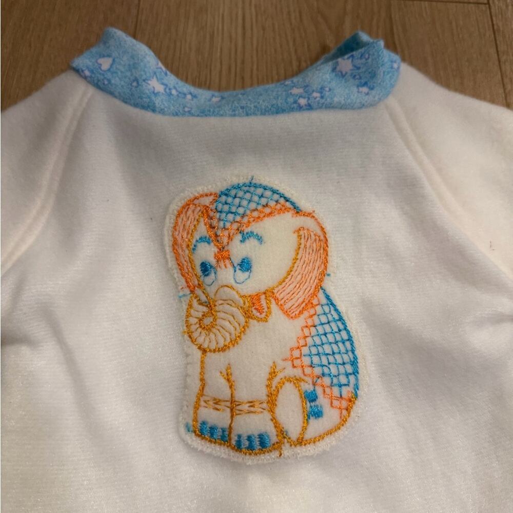 Vintage 1970s Baby Sweater White Blue Elephant Pullover 3 6 Months Retro - Picture 3 of 4